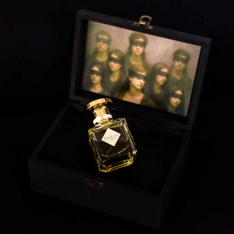 DASIA – дамски нишов парфюм от KREPIDA
DASIA perfume bottle – handcrafted niche fragrance KREPIDA